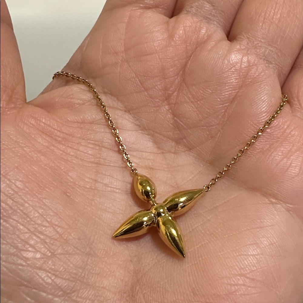 Louis Vuitton Gold Tone Monogram Flower Pendant Necklace - Picture 10 of 12